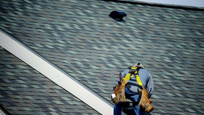Professional Roofing services - Licensed contractors at work